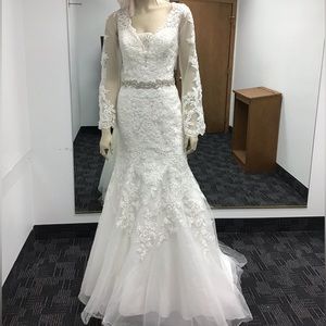 NWT Morilee Long-sleeve lace wedding gown style 2701, Size 12 Ivory